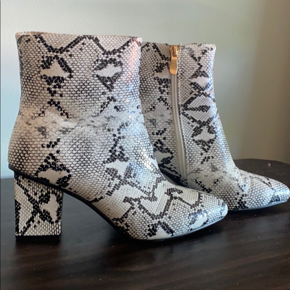 Size 7.5 Snake Skin Bootie